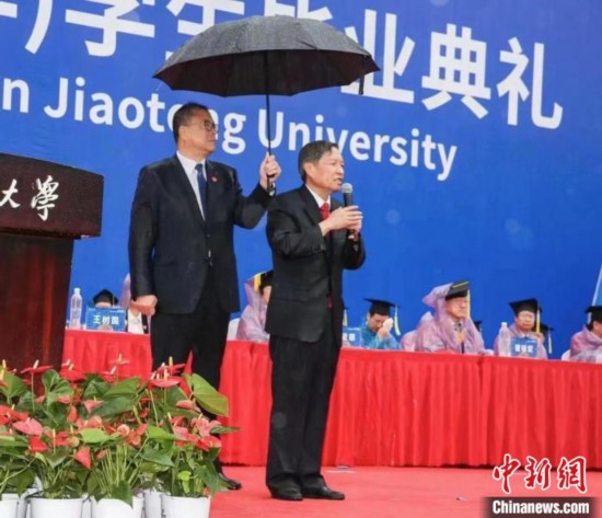 中国高校“最后一课”：“细枝末节”折射人文温情